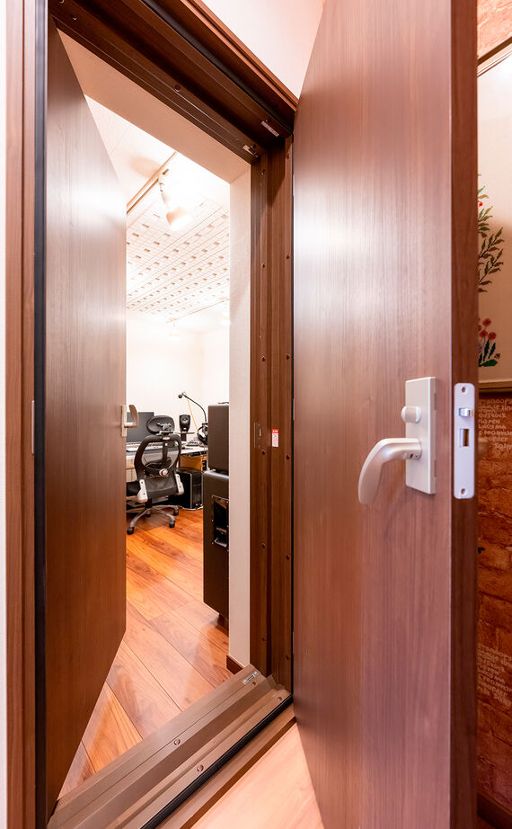 アオイ建設　一級建築士事務所 【2000万円台/27.7坪/間取り有/防音室/屋上】見晴らしの良さを活かした屋上と趣味を満喫する防音室がある家の建築実例画像2