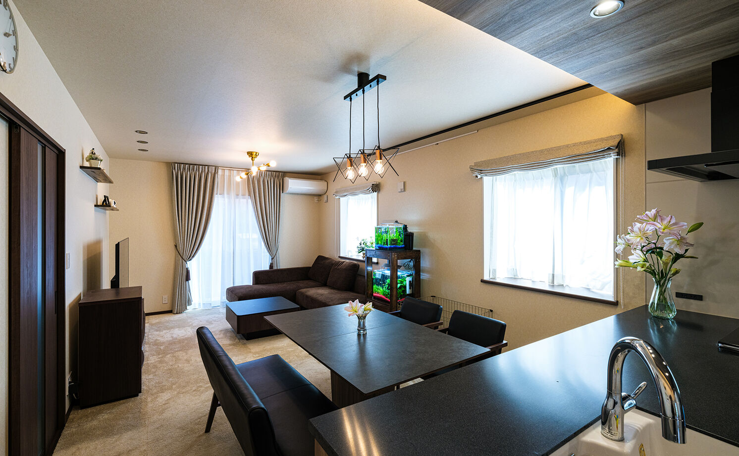 アオイ建設　一級建築士事務所 【3000万円台／二世帯／間取り図有】お母様との暮らしも、趣味の楽しみも全部叶えた、シック＆モダンな空間の建築実例画像3