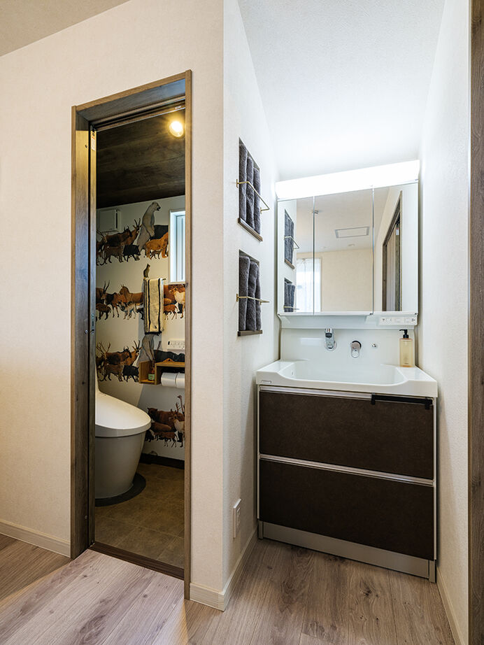 アオイ建設　一級建築士事務所 【3000万円台／二世帯／間取り図有】お母様との暮らしも、趣味の楽しみも全部叶えた、シック＆モダンな空間の建築実例画像17