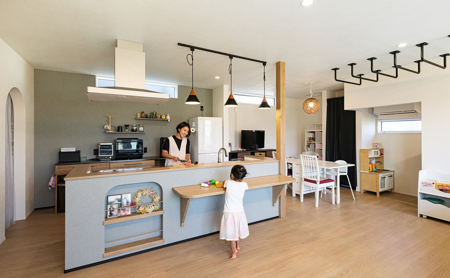 アオイ建設　一級建築士事務所 【3000万円台／アイランドキッチン／間取り図有】LDKは45平米以上で雲梯付き！思いきり楽しむマイホームの建築実例画像9