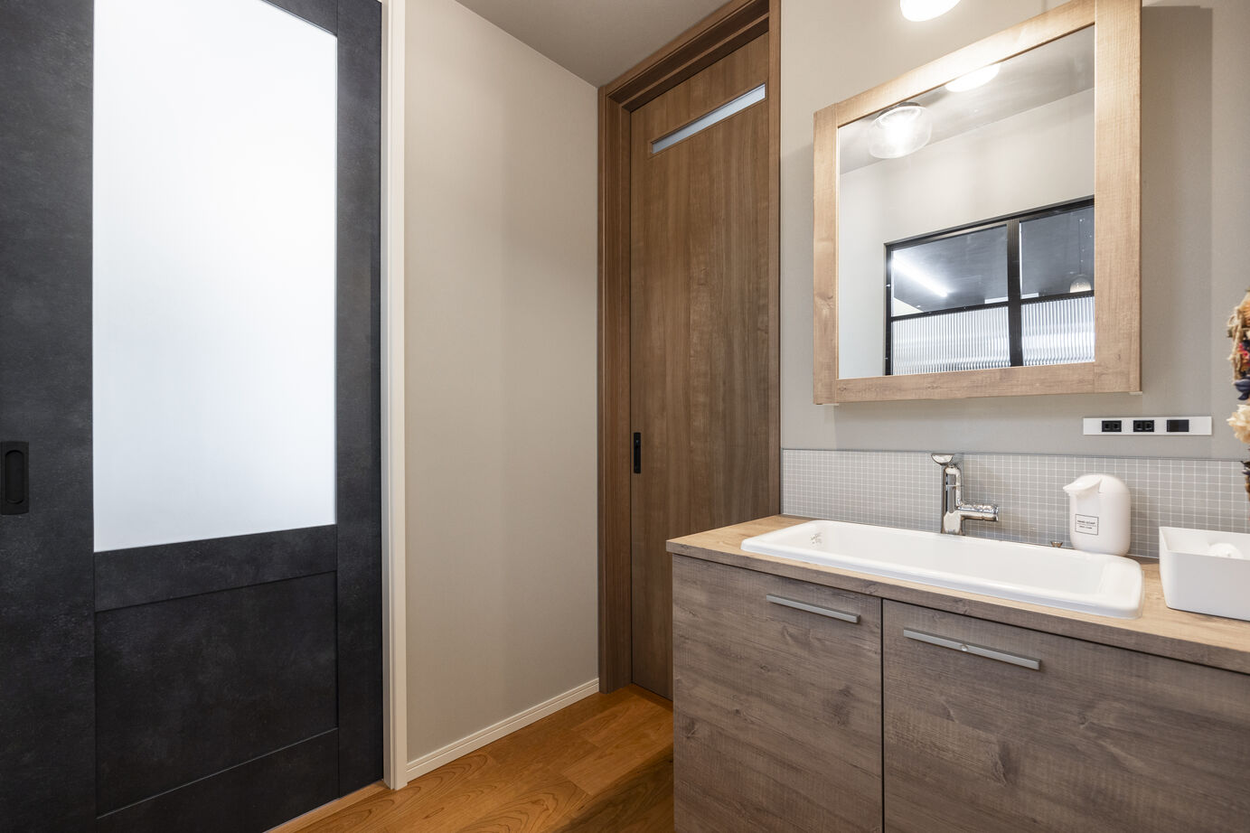 新日本ホームズ 【細部まで美しく整えた】心落ち着く上品な平屋の住まいの建築実例画像6