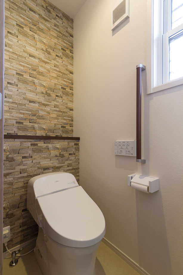 新日本ホームズ 【2000万円～2500万円で建てた家】冬もやさしい光が巡るリビングがお気に入り。無駄なく快適、大人の平屋の建築実例画像9