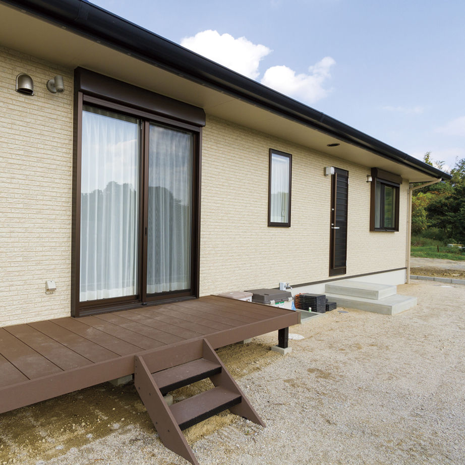 新日本ホームズ 【2000万円～2500万円で建てた家】冬もやさしい光が巡るリビングがお気に入り。無駄なく快適、大人の平屋の建築実例画像10