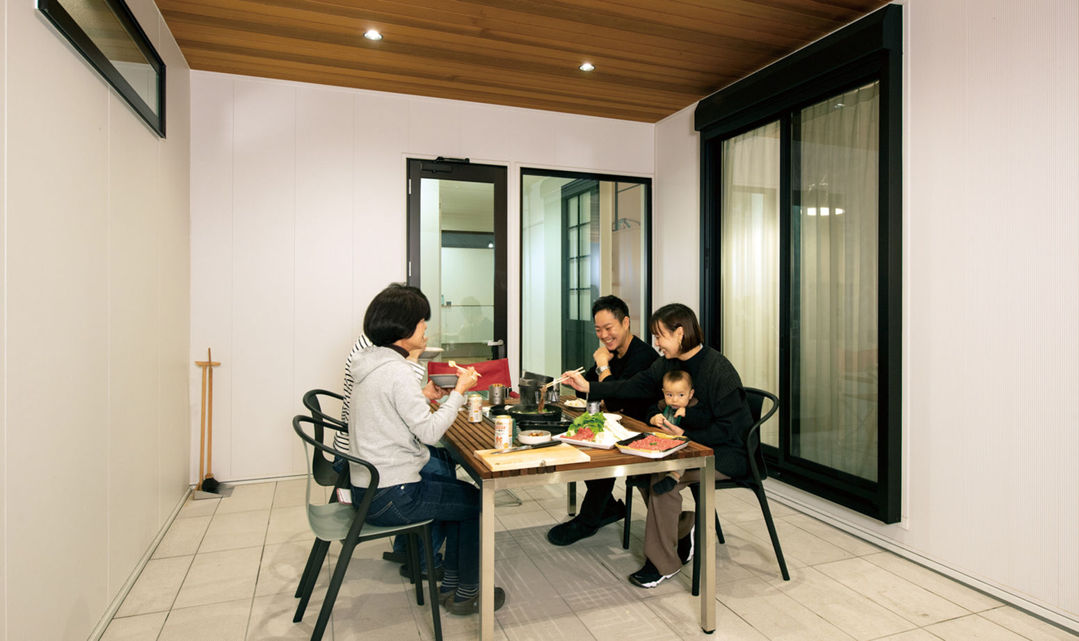 新日本ホームズ 【4000万円～で建てた家】土間からパティオへ一直線。楽しみが広がる、技あり二世帯住宅の建築実例画像4