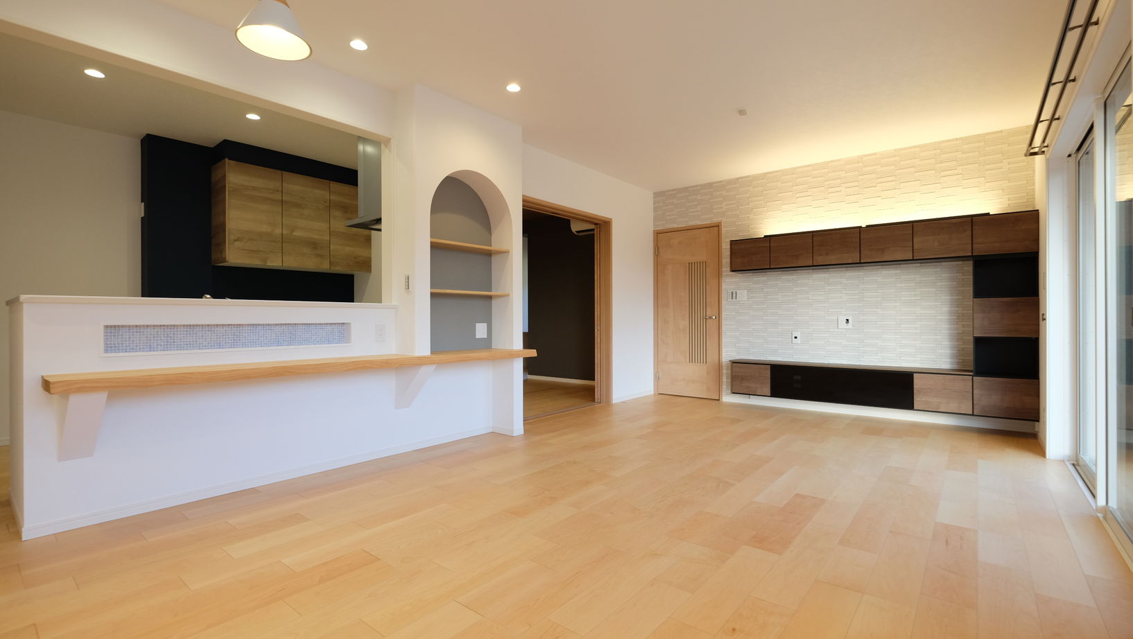 新日本ホームズ 奥様の使い勝手に徹底的にこだわったセンターキッチンの平屋の建築実例画像1