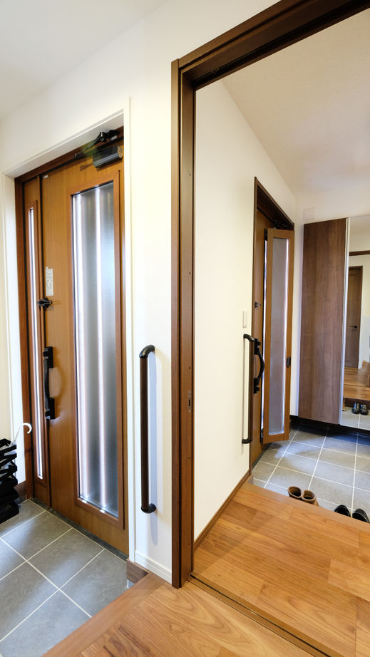 新日本ホームズ 総タイル貼りメンテナンスフリーな完全分離型2世帯住宅の建築実例画像5