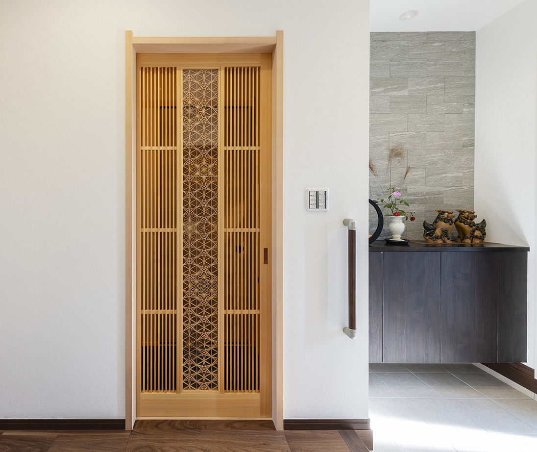 新日本ホームズ 【庭を眺めるリビング・組子扉・R壁の広々廊下・御影石の前室】こだわりが随所に詰まった平屋の建築実例画像2