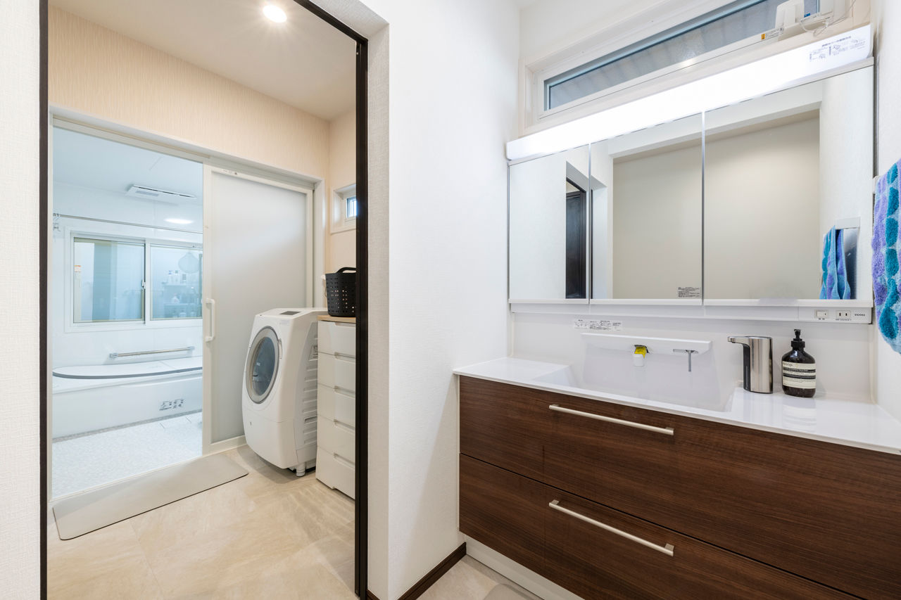 新日本ホームズ 【庭を眺めるリビング・組子扉・R壁の広々廊下・御影石の前室】こだわりが随所に詰まった平屋の建築実例画像7