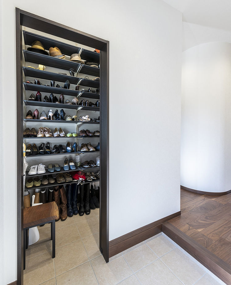 新日本ホームズ 【庭を眺めるリビング・組子扉・R壁の広々廊下・御影石の前室】こだわりが随所に詰まった平屋の建築実例画像9