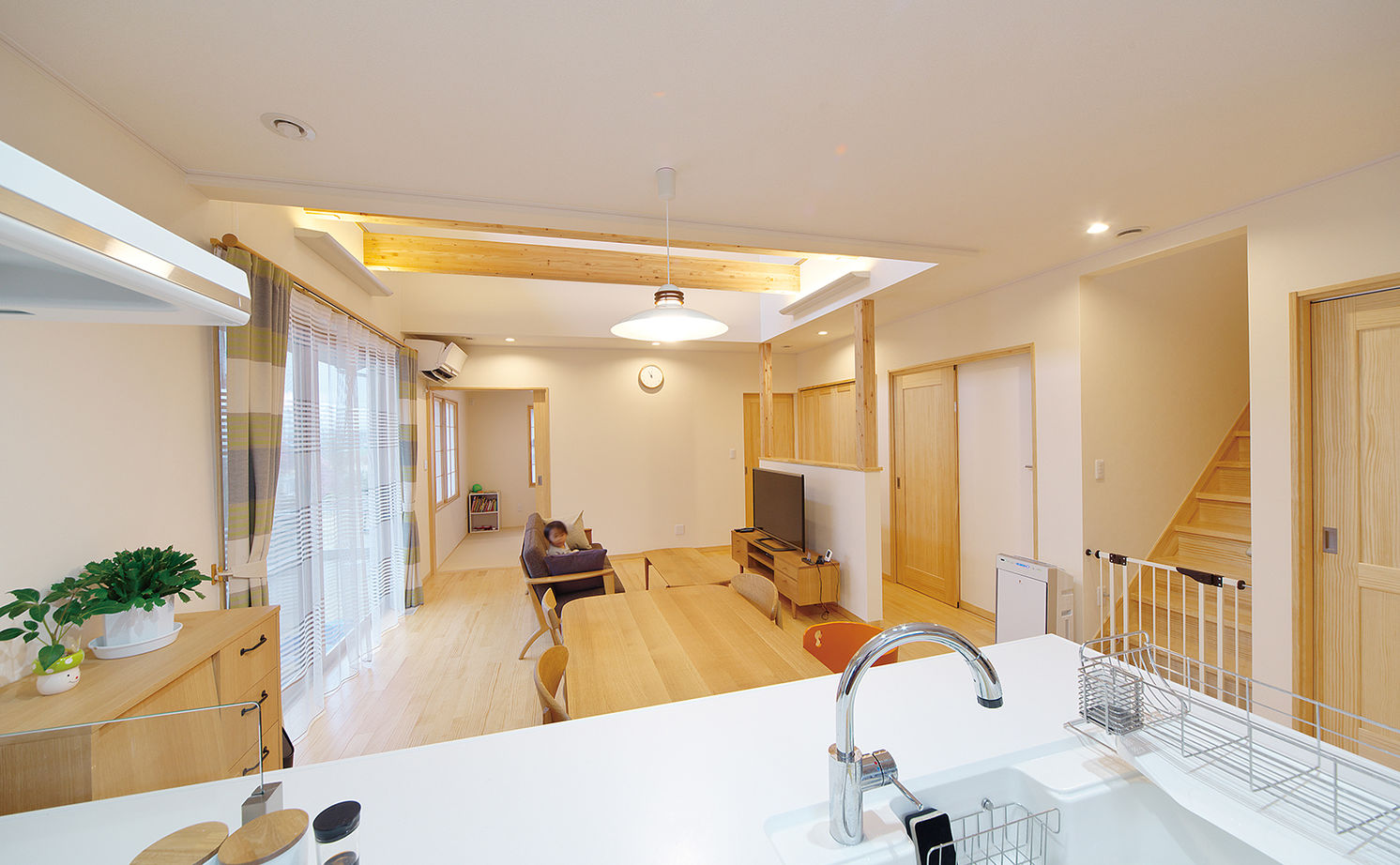 大東住宅 【2470万円/無垢の木の家/間取有】開放感いっぱい、動線・収納も理想通りの子育てしやすい家！の建築実例画像5