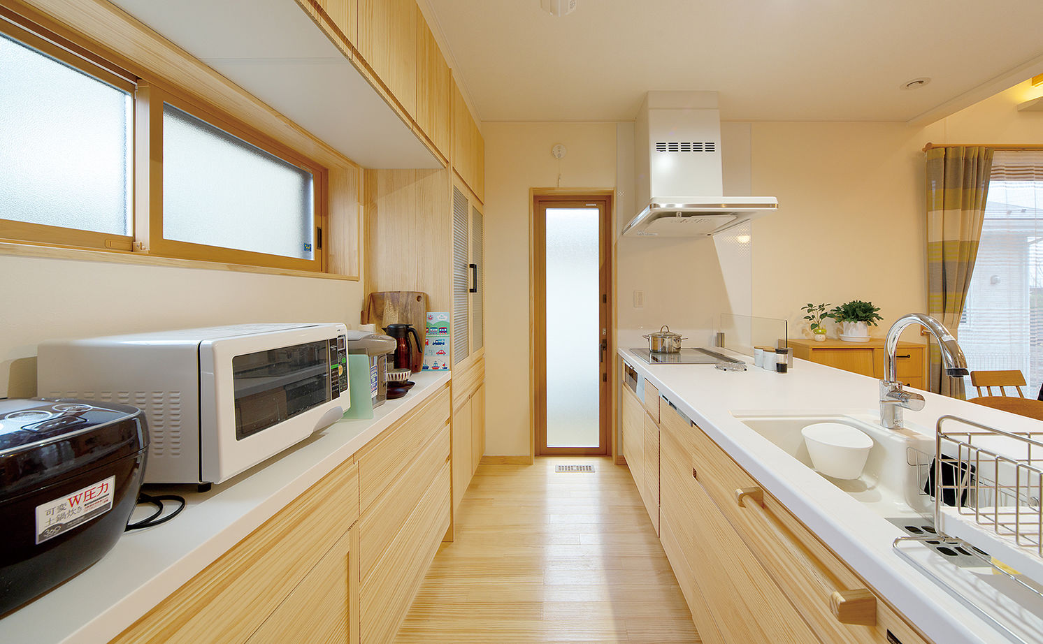 大東住宅 【2470万円/無垢の木の家/間取有】開放感いっぱい、動線・収納も理想通りの子育てしやすい家！の建築実例画像6