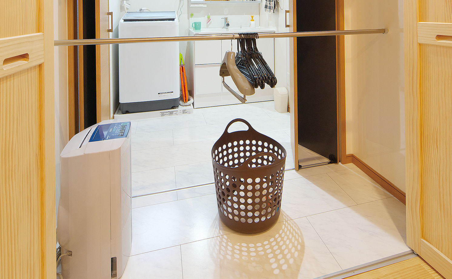 大東住宅 【2470万円/無垢の木の家/間取有】開放感いっぱい、動線・収納も理想通りの子育てしやすい家！の建築実例画像8