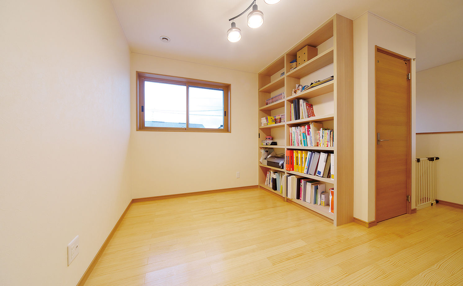 大東住宅 【2470万円/無垢の木の家/間取有】開放感いっぱい、動線・収納も理想通りの子育てしやすい家！の建築実例画像10