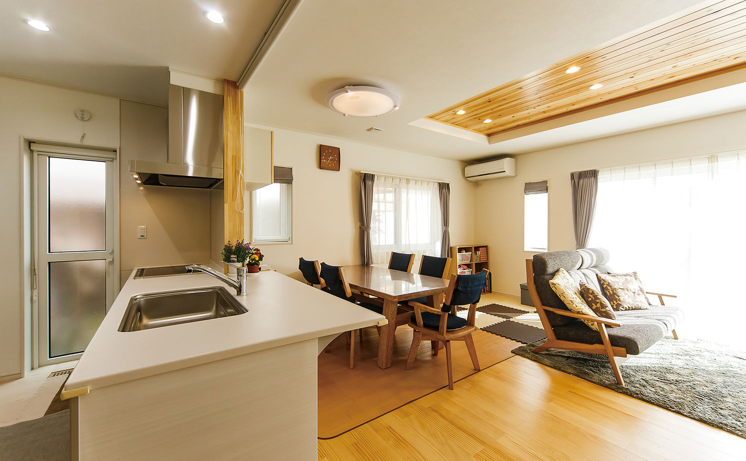 大東住宅 【2800万円/二世帯住宅/間取有】個の時間も、家族と過ごす時間も楽しい！家の隅々まで暖かくて快適な家の建築実例画像3