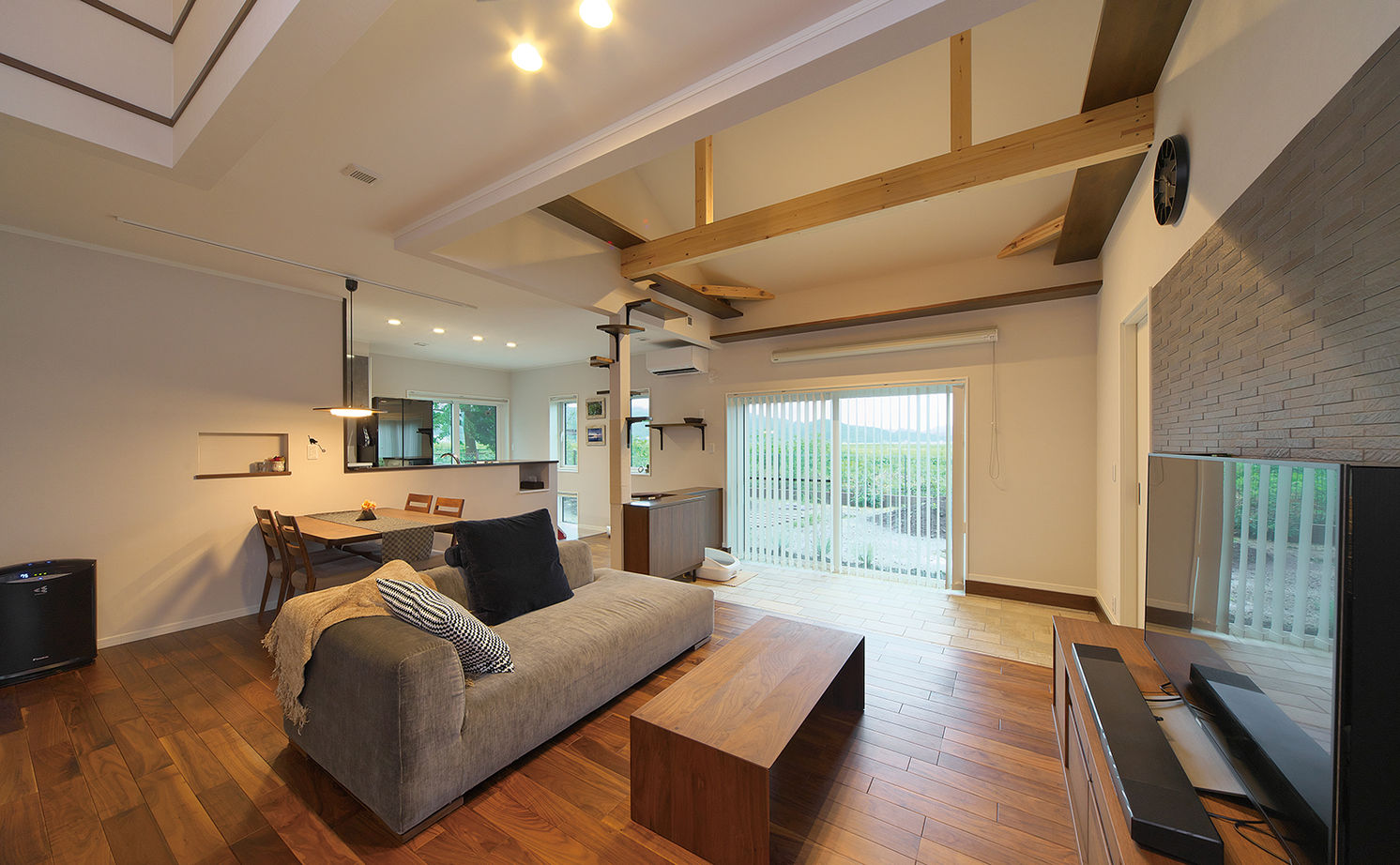 大東住宅 【3140万円/白石市/平屋ガレージハウス/間取有】人も猫も楽しく暮らせる！性能、コストのバランスに納得の建築実例画像2