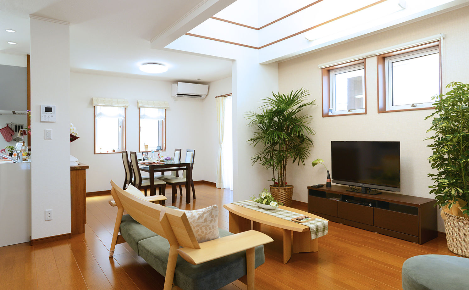 大東住宅 【1980万円/平屋/間取有】まるで２階建て。ソーラーサーキットなら一年中、家全体が心地よいの建築実例画像2