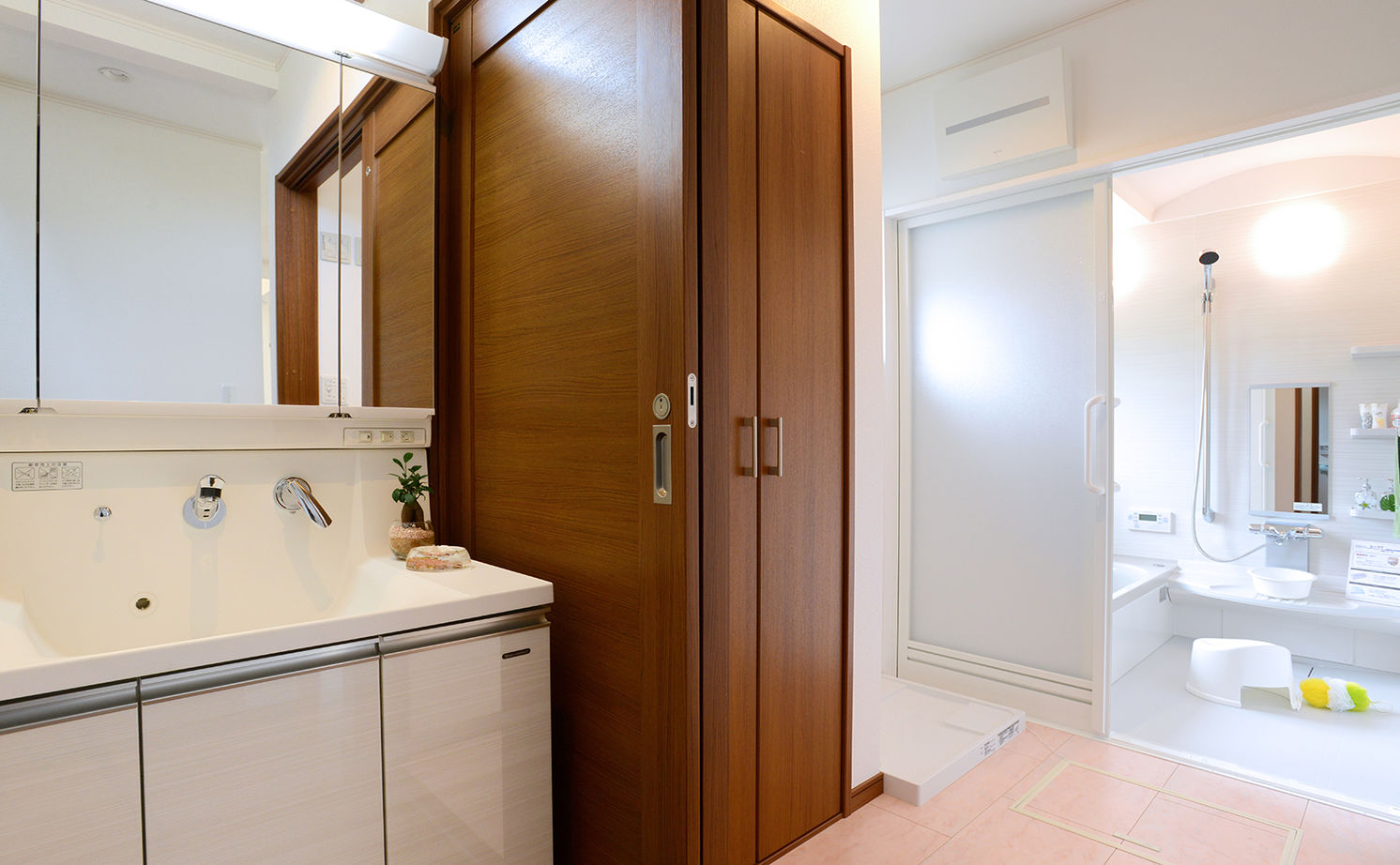 大東住宅 【1980万円/平屋/間取有】まるで２階建て。ソーラーサーキットなら一年中、家全体が心地よいの建築実例画像16