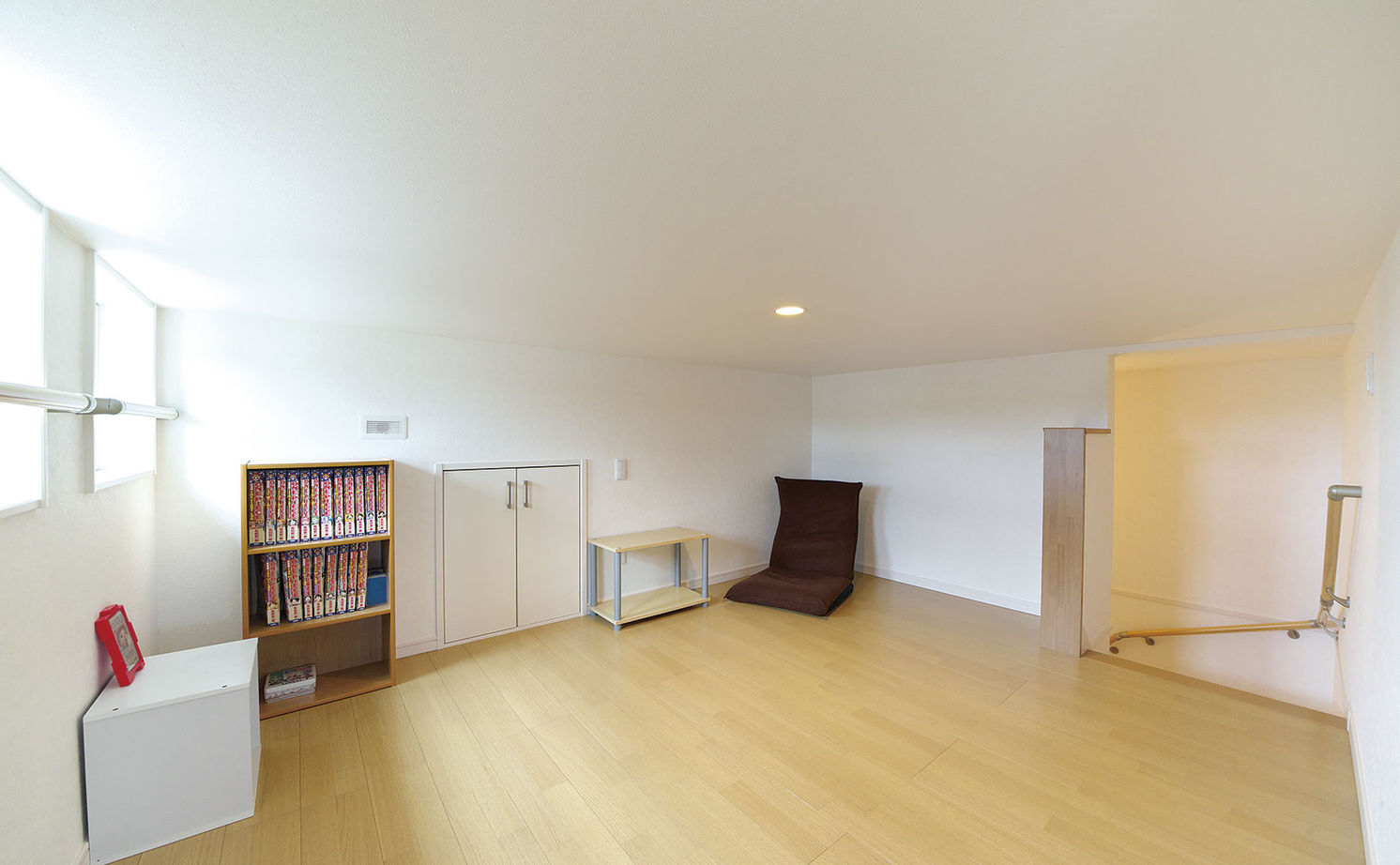 大東住宅 【2500万円/心安らぐ木の家/間取有】ナチュラルな色合いの箱型の家。爽やかな風を感じる住み心地の建築実例画像11