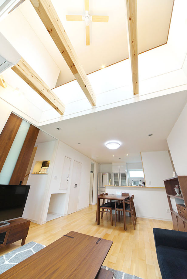 大東住宅 【2320万円/収納充実/間取有】趣味の声楽を楽しむ暮らし。外断熱の家で快適な住み心地を実現の建築実例画像2