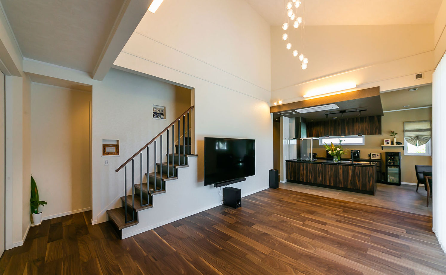 大東住宅 【2950万円/外断熱/間取有】海外で体験したラグジュアリーホテルを再現。自由設計が叶えた理想の住まいの建築実例画像3