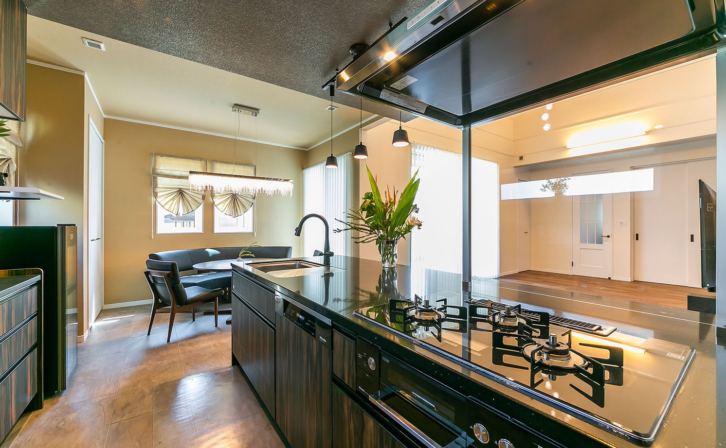 大東住宅 【2950万円/外断熱/間取有】海外で体験したラグジュアリーホテルを再現。自由設計が叶えた理想の住まいの建築実例画像5