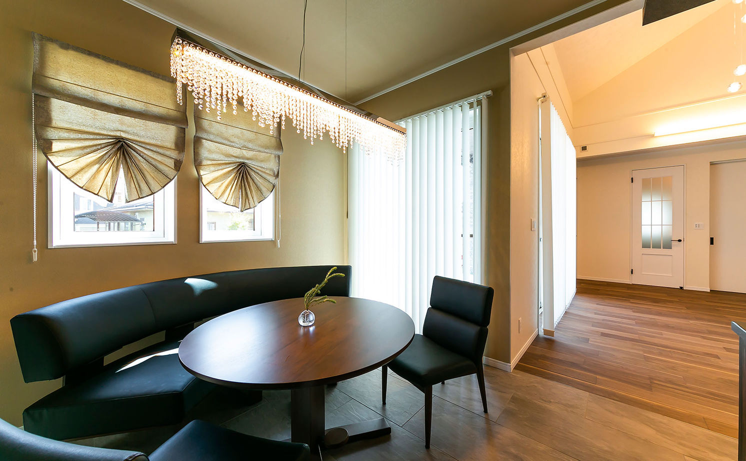 大東住宅 【2950万円/外断熱/間取有】海外で体験したラグジュアリーホテルを再現。自由設計が叶えた理想の住まいの建築実例画像6