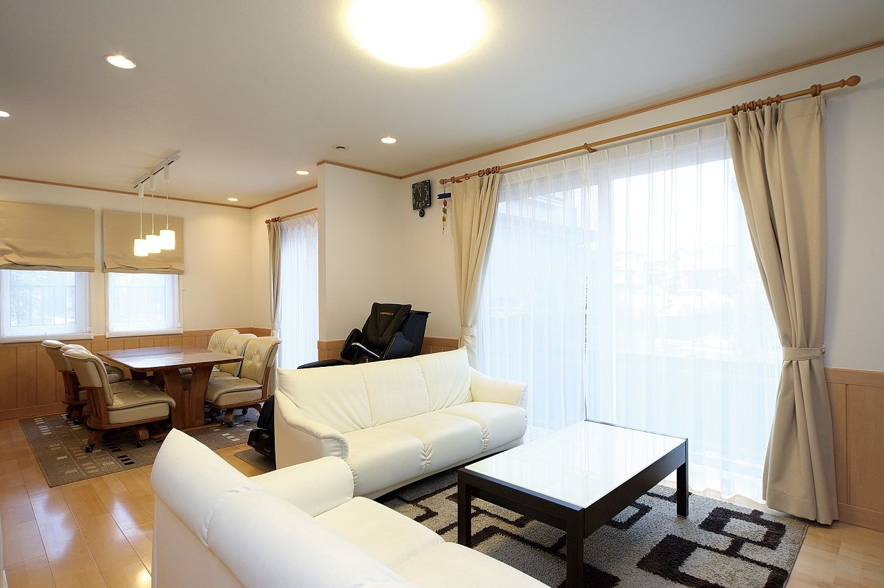 大東住宅 【3200万円/愛犬と暮らす/土地探しから/間取有】外断熱で実現した快適さ。小屋裏はご主人の秘密基地に！家の建築実例画像2