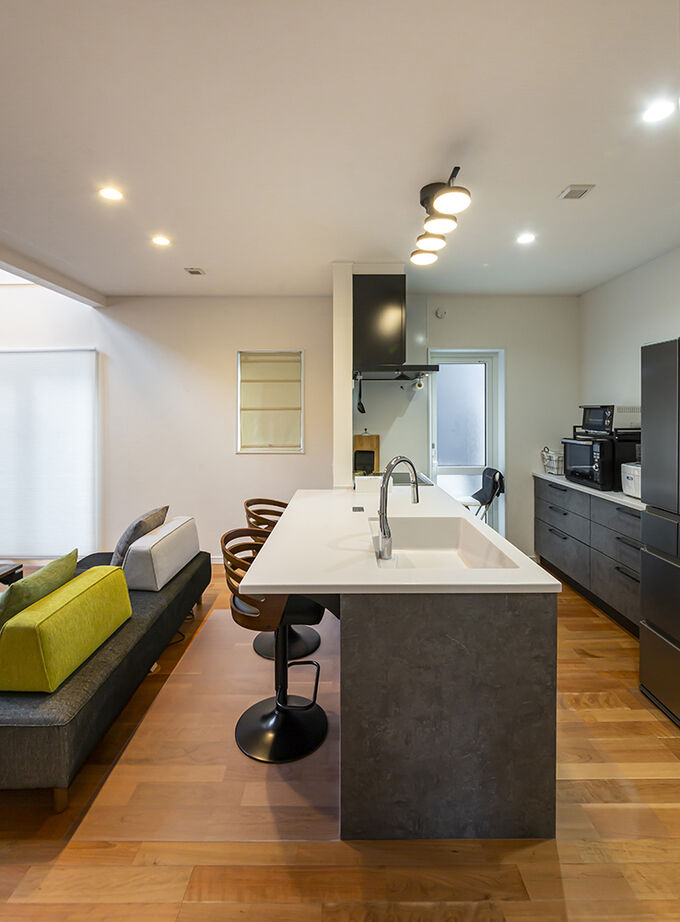 大東住宅 【2000万円台/吹抜け/リビング階段】開放感と木の香りに癒されるLDK。面積以上に広く感じる工夫にも注目の建築実例画像4