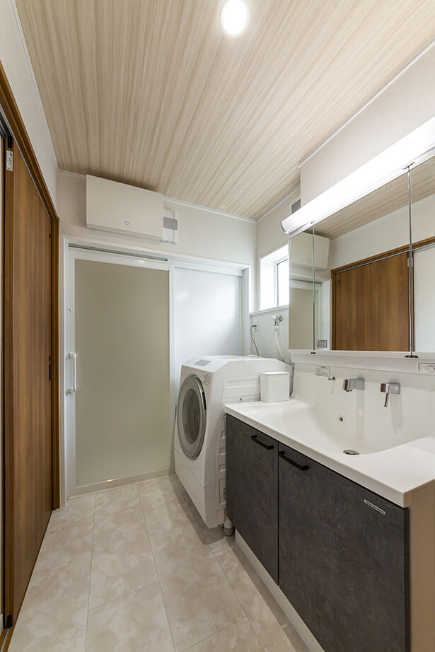 大東住宅 【2000万円台/吹抜け/リビング階段】開放感と木の香りに癒されるLDK。面積以上に広く感じる工夫にも注目の建築実例画像6