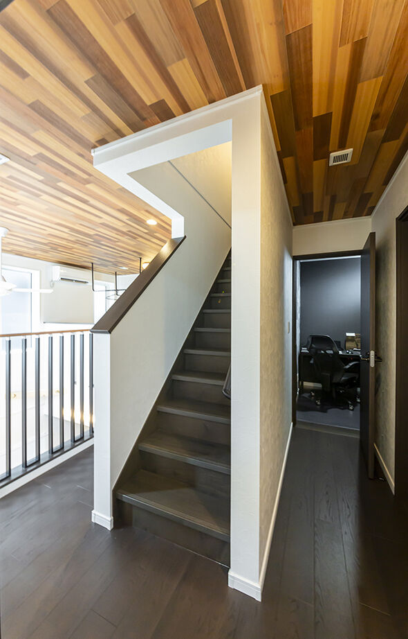 大東住宅 【2000万円台/吹抜け/リビング階段】開放感と木の香りに癒されるLDK。面積以上に広く感じる工夫にも注目の建築実例画像9