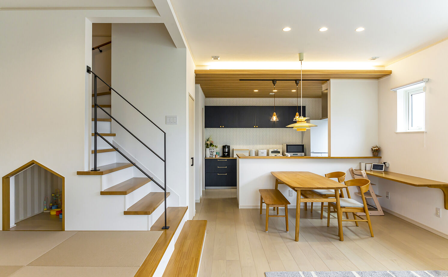 大東住宅 【2000万円台/小上がり・リビング階段/間取有】広々LDKがお気に入り！家事をラクにする工夫も満載の家の建築実例画像2