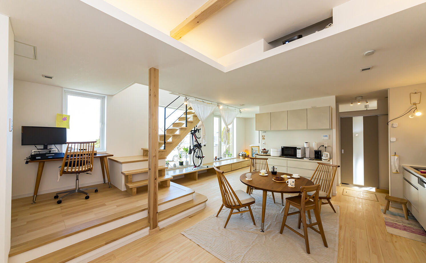 大東住宅 【2000万円台/吹抜けリビング階段】-6℃の大寒波でも、ぬくもりある住まいに。自慢の施工力で理想の空間への建築実例画像6