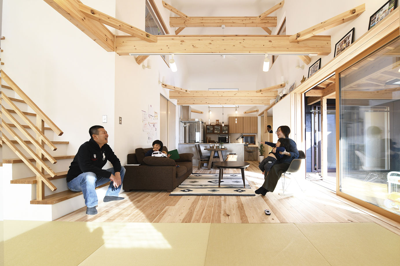 ベルハウジング 【枕崎市/インナーガレージ/3LDK】デザイン性×機能性　木のぬくもりを感じられる子育てしやすいお家の建築実例画像2