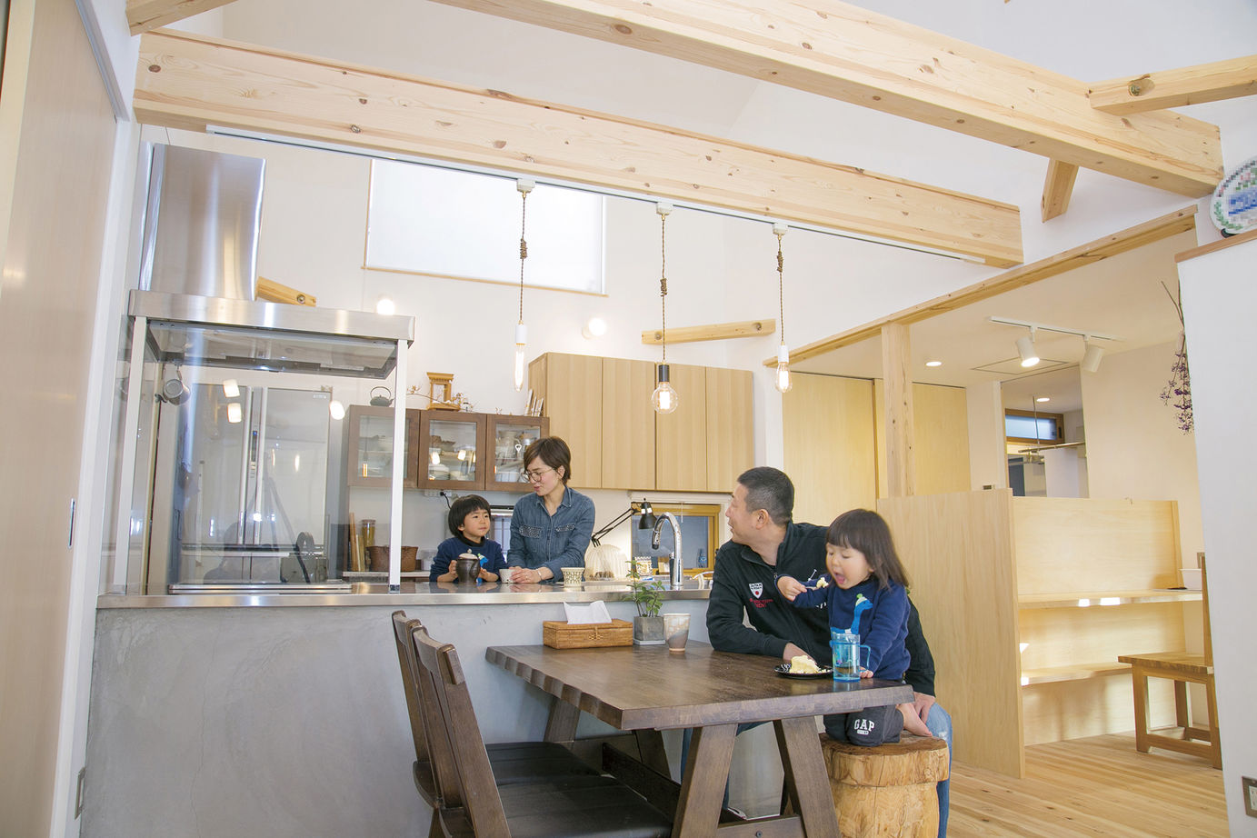 ベルハウジング 【枕崎市/インナーガレージ/3LDK】デザイン性×機能性　木のぬくもりを感じられる子育てしやすいお家の建築実例画像4