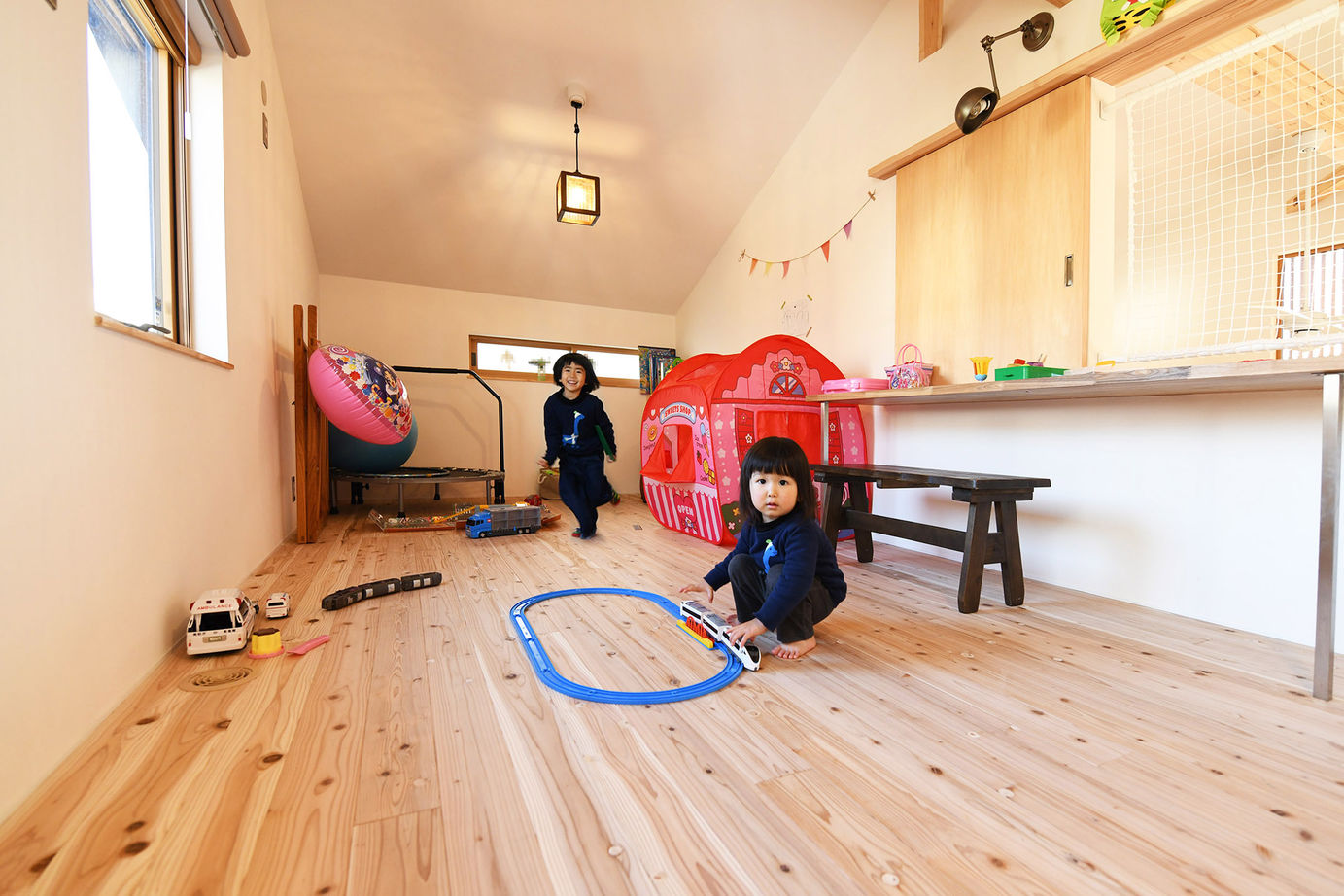 ベルハウジング 【枕崎市/インナーガレージ/3LDK】デザイン性×機能性　木のぬくもりを感じられる子育てしやすいお家の建築実例画像7