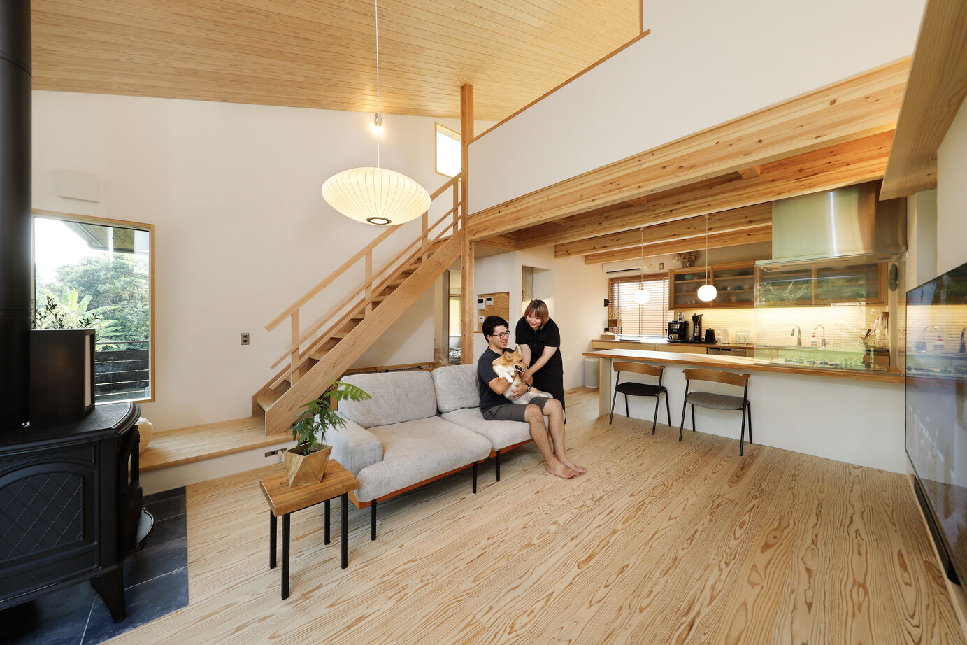 ベルハウジング ペットと暮らす薪ストーブがあるガレージハウスの建築実例画像2