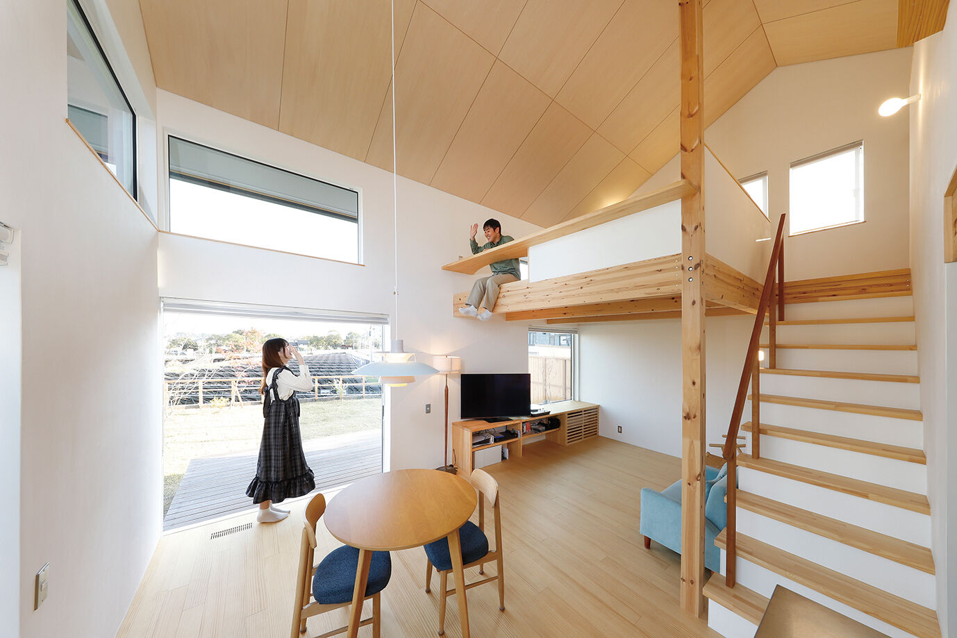 ベルハウジング 性能もデザインも諦めない！桜島を望む吹き抜けリビングの家 の建築実例画像2