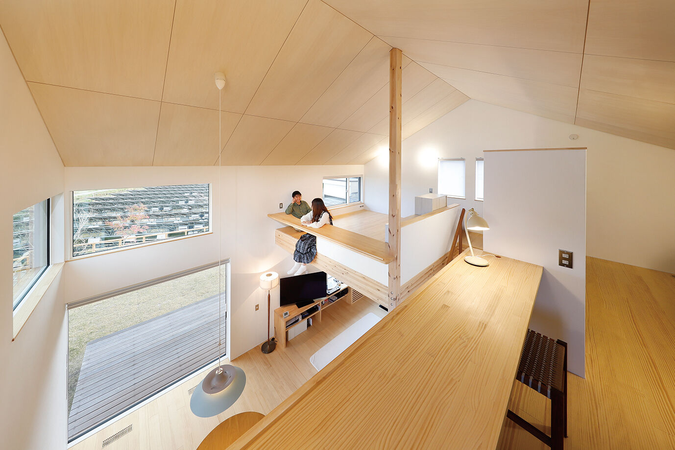 ベルハウジング 性能もデザインも諦めない！桜島を望む吹き抜けリビングの家 の建築実例画像3