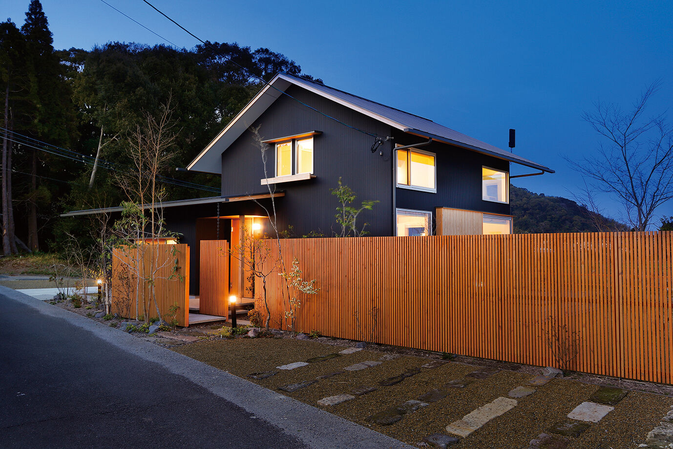 ベルハウジング 性能もデザインも諦めない！桜島を望む吹き抜けリビングの家 の建築実例画像8