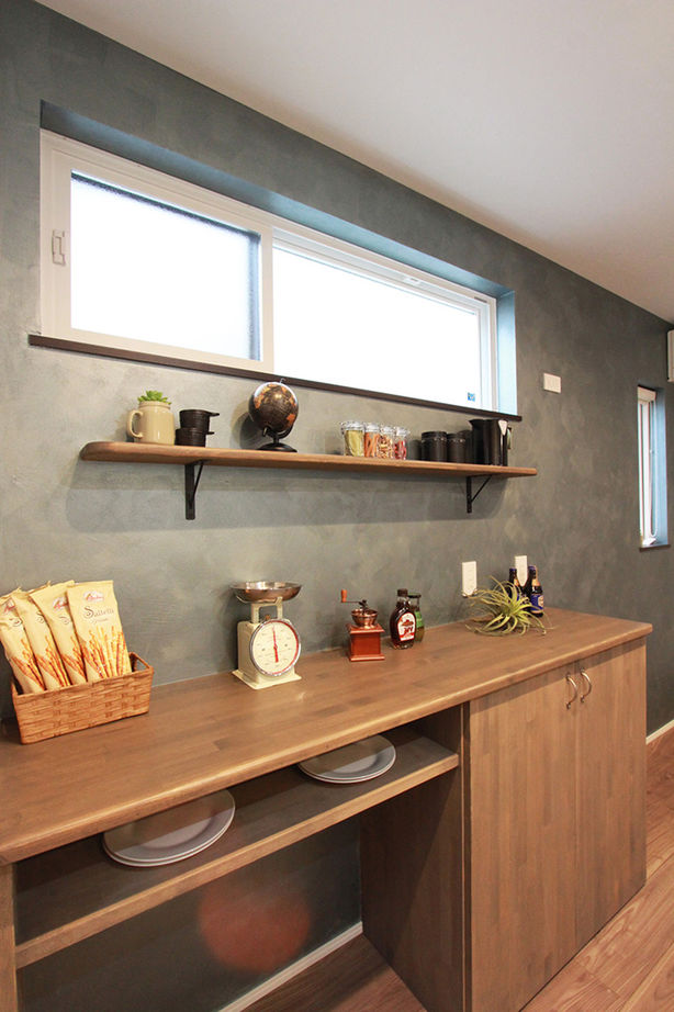 オフィスHanako ダークカラーでまとめられたこだわりのビンテージ風ハウスの建築実例画像2