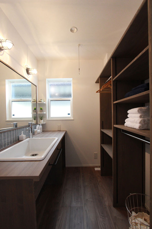 オフィスHanako ダークカラーでまとめられたこだわりのビンテージ風ハウスの建築実例画像5