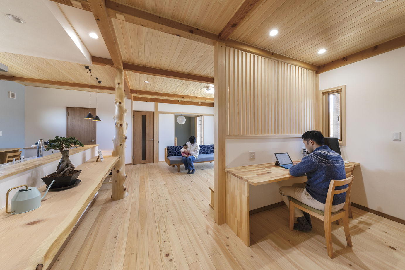 木楽自然工房　檜乃アットホーム 【2000～2499万円】檜の美しさと風合いを愉しむ社長と妥協なく叶えた無垢の家の建築実例画像7
