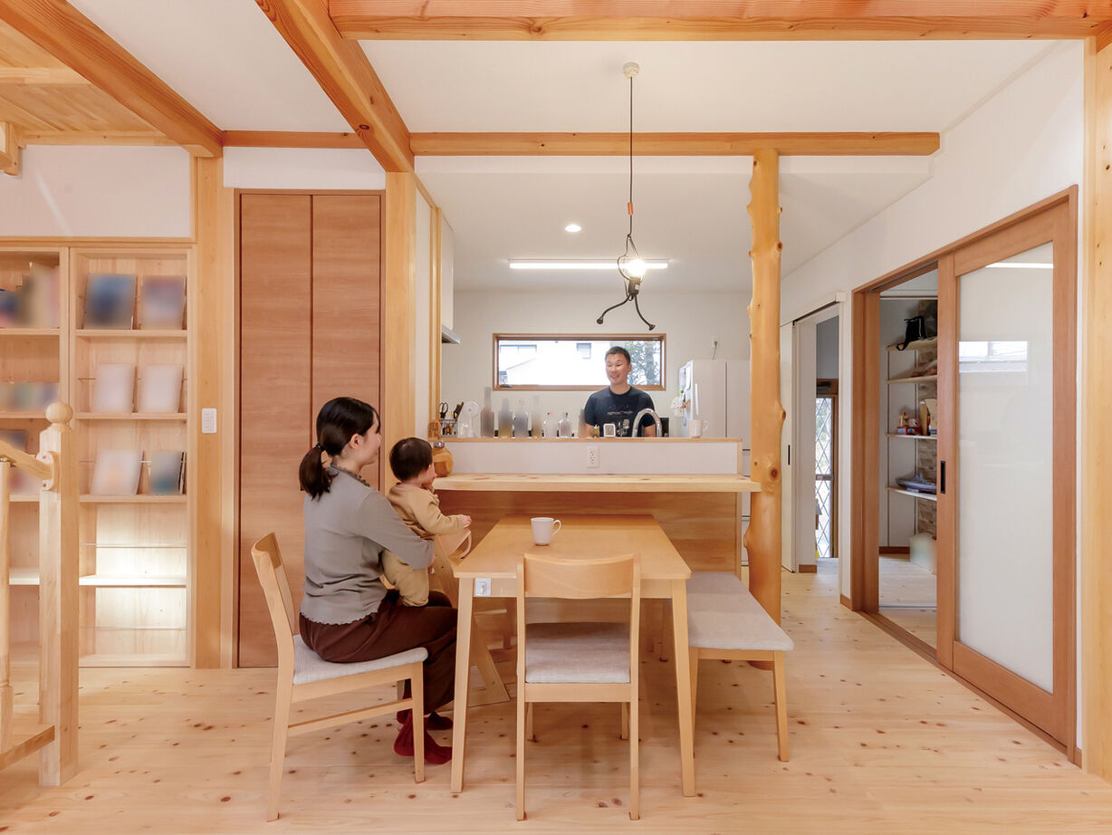 木楽自然工房　檜乃アットホーム 【2500～2599万円】木のらせん階段にペレットストーブも。家族が自然と集まるリビングがある無垢材の家の建築実例画像3