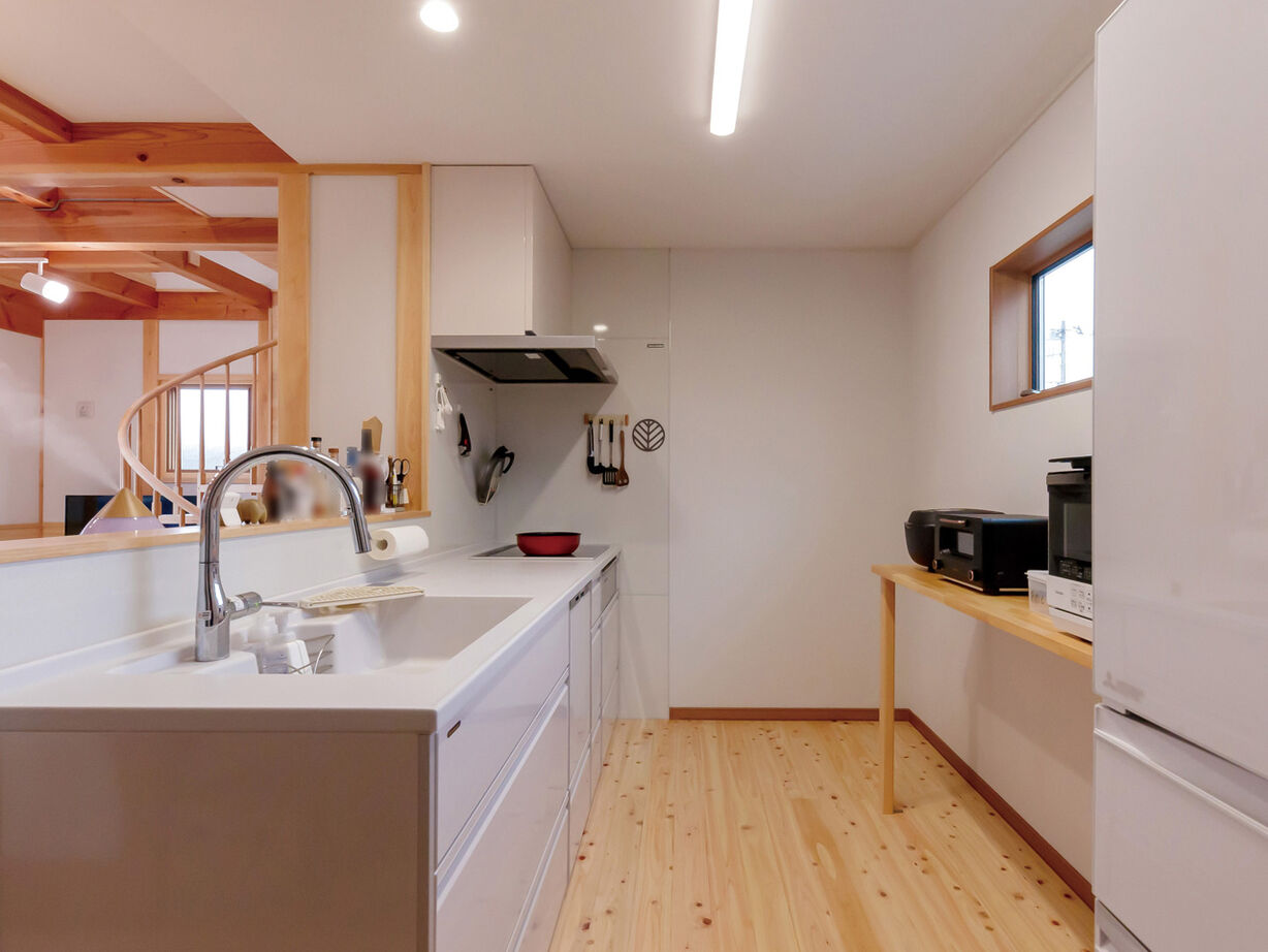 木楽自然工房　檜乃アットホーム 【2500～2599万円】木のらせん階段にペレットストーブも。家族が自然と集まるリビングがある無垢材の家の建築実例画像5