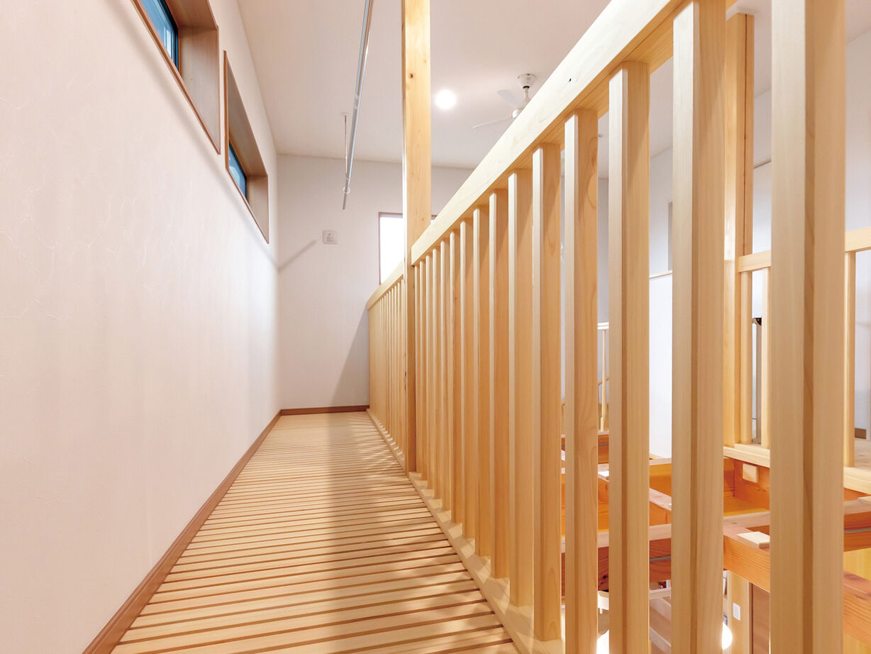 木楽自然工房　檜乃アットホーム 【2500～2599万円】木のらせん階段にペレットストーブも。家族が自然と集まるリビングがある無垢材の家の建築実例画像7