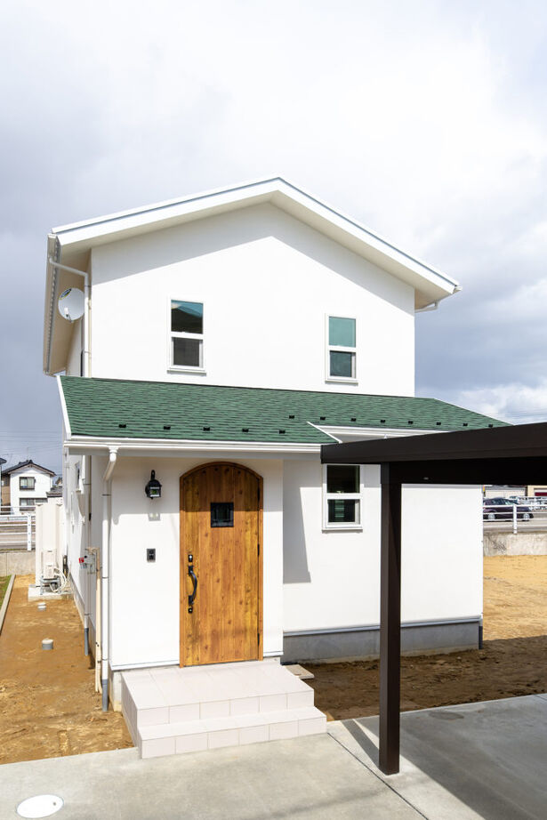 スタイルハウス 多彩な壁紙たちが遊び心あふれる自然素材の家の建築実例画像