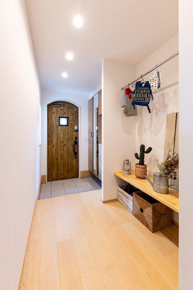 スタイルハウス 多彩な壁紙たちが遊び心あふれる自然素材の家の建築実例画像2