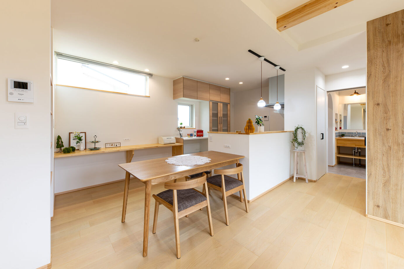 スタイルハウス 多彩な壁紙たちが遊び心あふれる自然素材の家の建築実例画像4