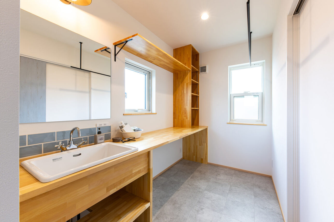 スタイルハウス 多彩な壁紙たちが遊び心あふれる自然素材の家の建築実例画像8