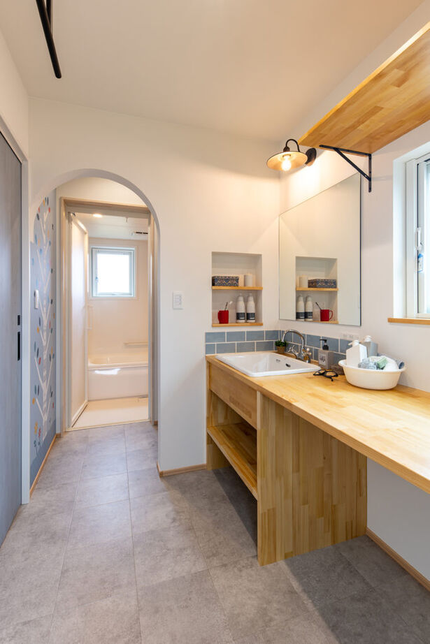 スタイルハウス 多彩な壁紙たちが遊び心あふれる自然素材の家の建築実例画像9